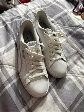 Puma White Low-Top Lace-Up Sneakers with Subtle Side Stripe Size 7